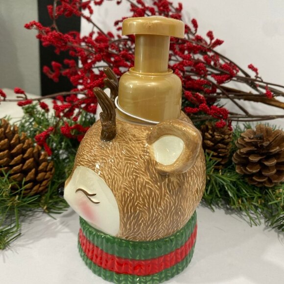 Bath & Body Works Christmas Holiday Winter “Reindeer” Ceramic Soap Dispenser New - Picture 3 of 8